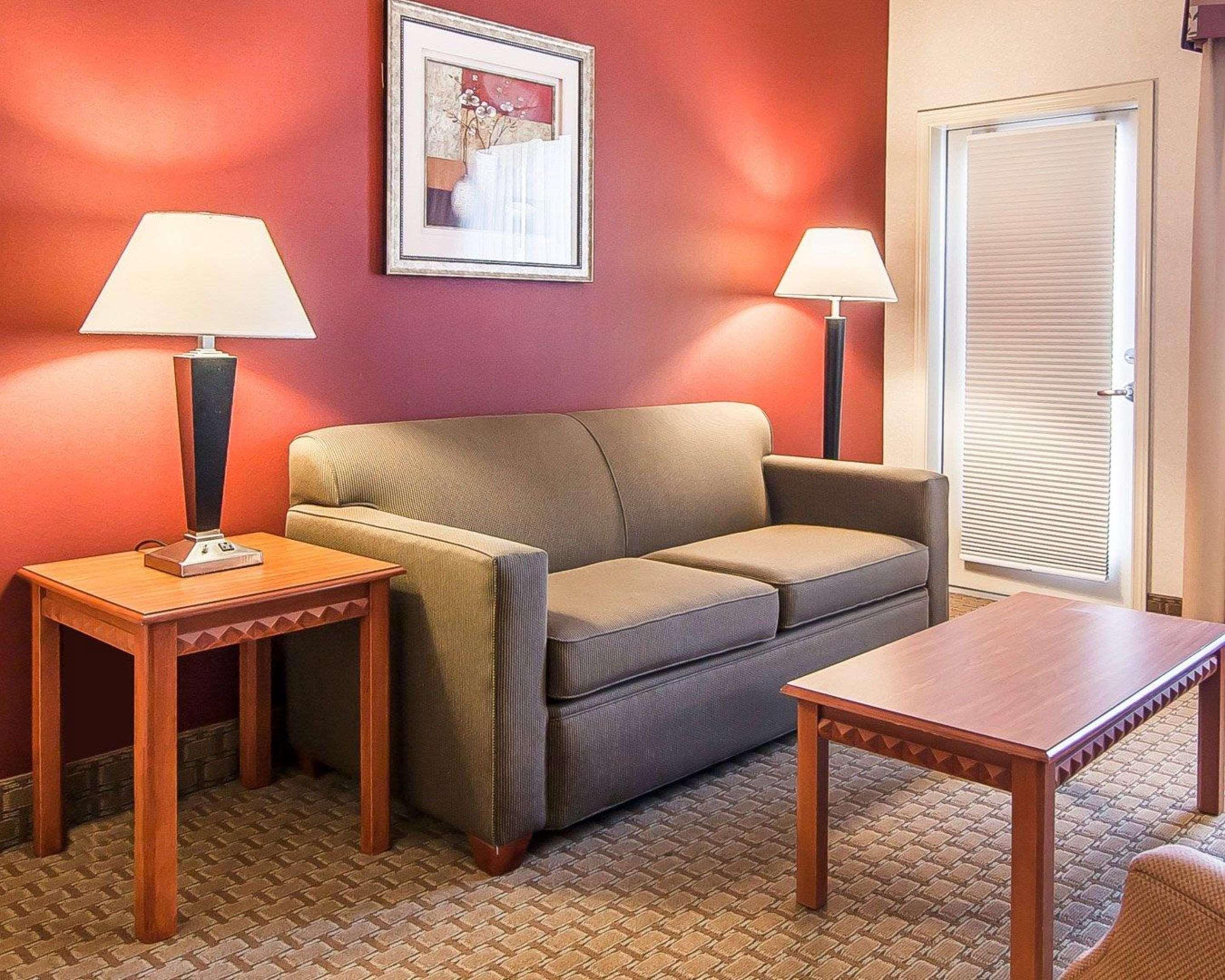 Comfort Suites Redmond Airport Exterior photo