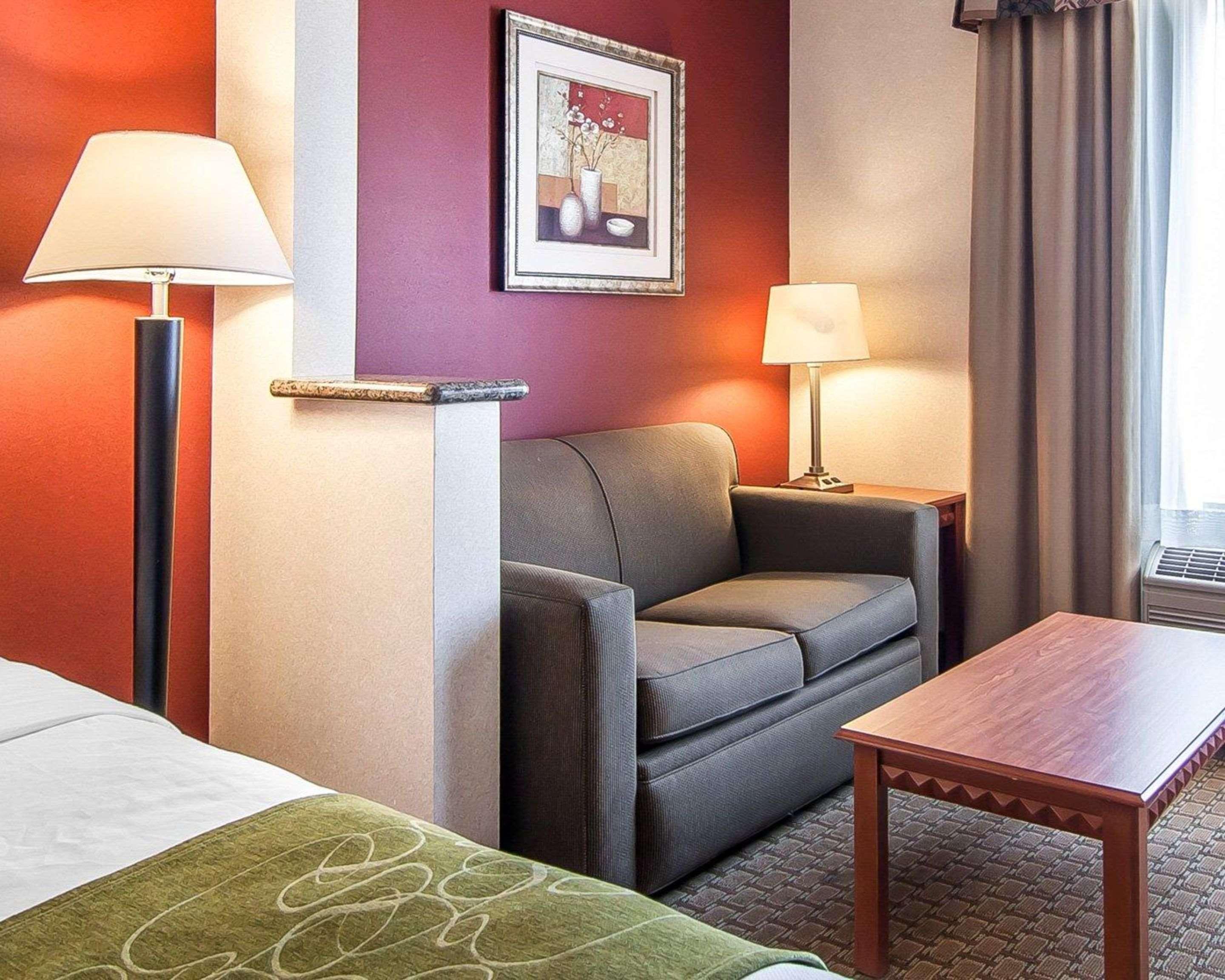 Comfort Suites Redmond Airport Exterior photo