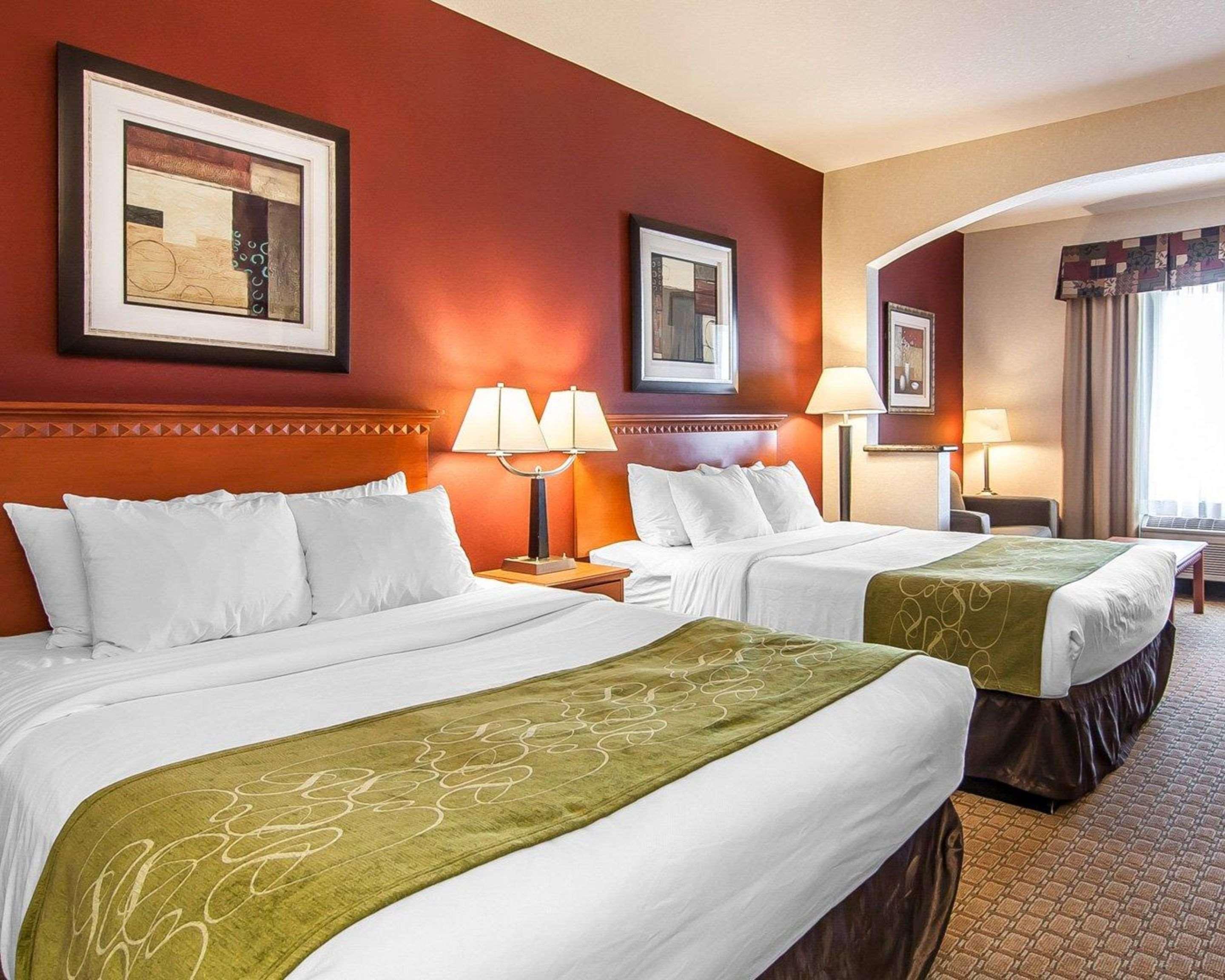 Comfort Suites Redmond Airport Exterior photo