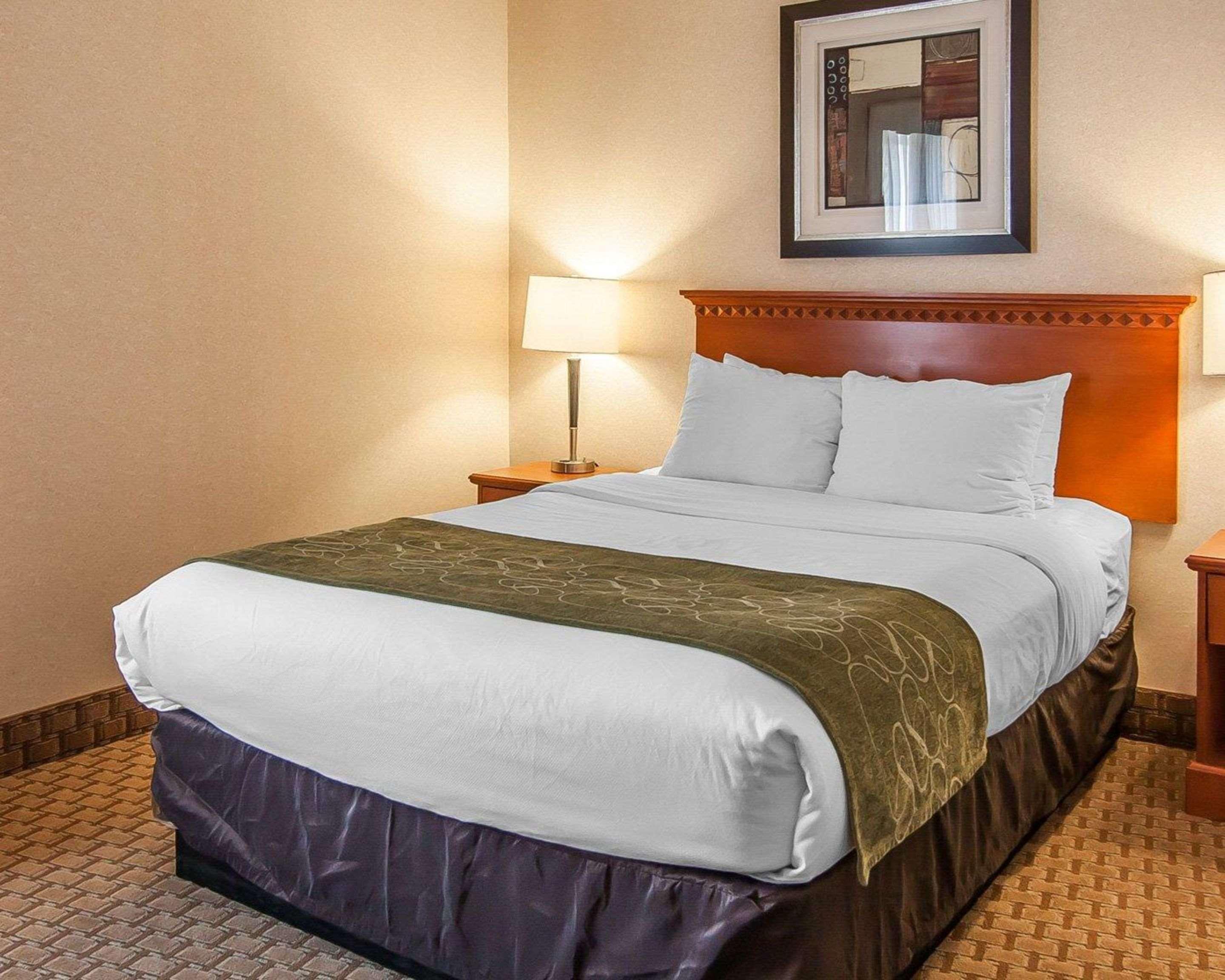 Comfort Suites Redmond Airport Exterior photo
