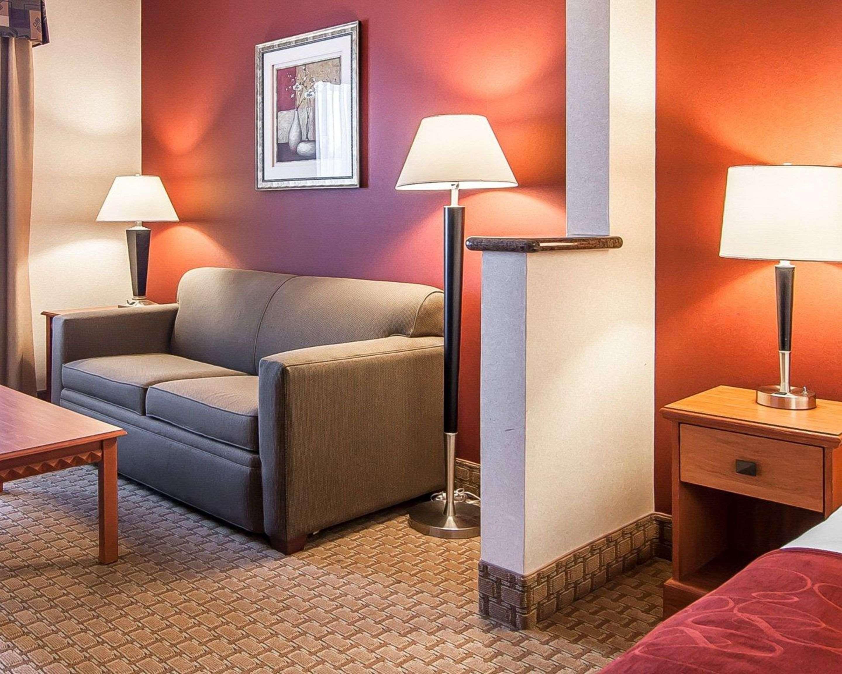Comfort Suites Redmond Airport Exterior photo