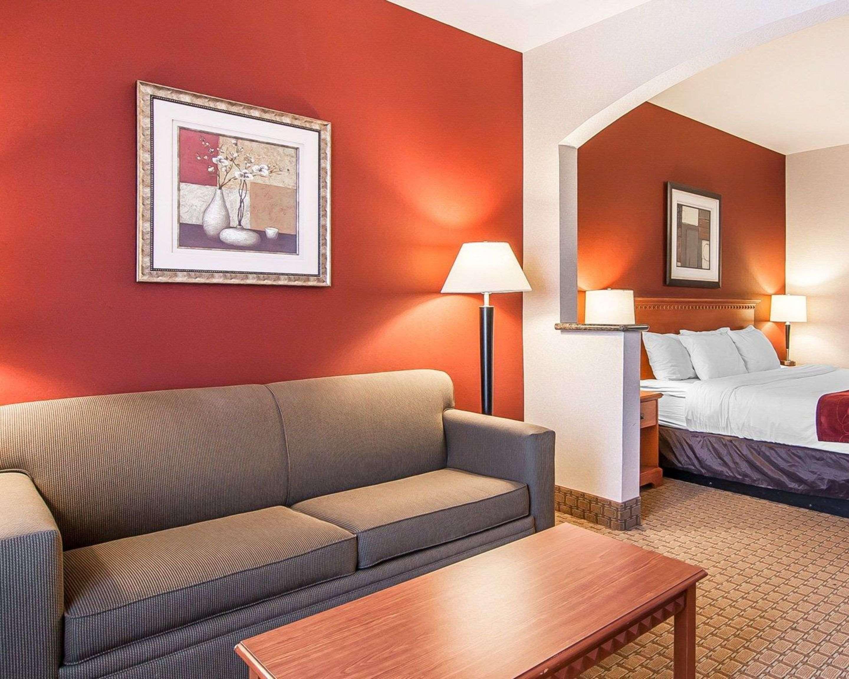 Comfort Suites Redmond Airport Exterior photo