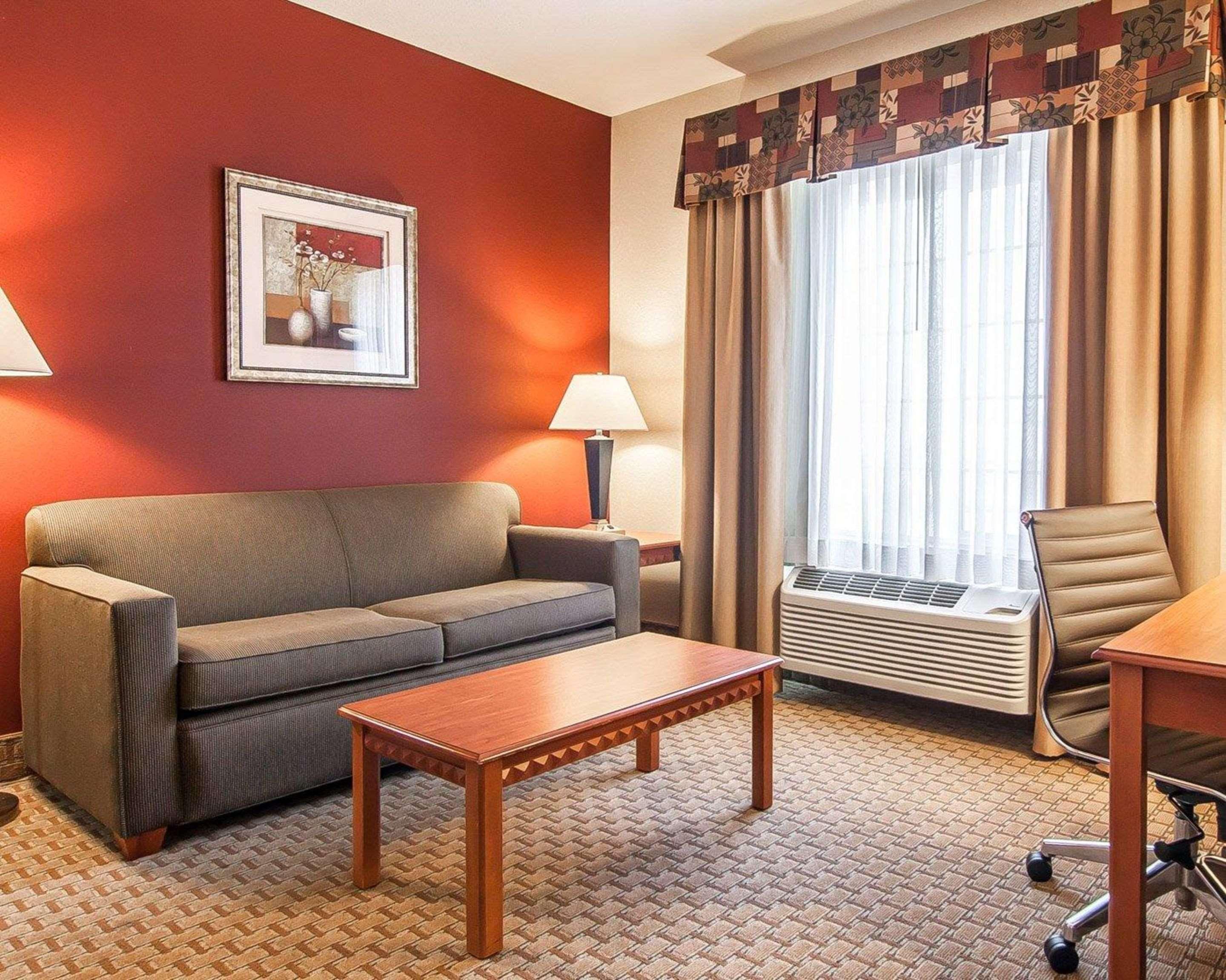 Comfort Suites Redmond Airport Exterior photo