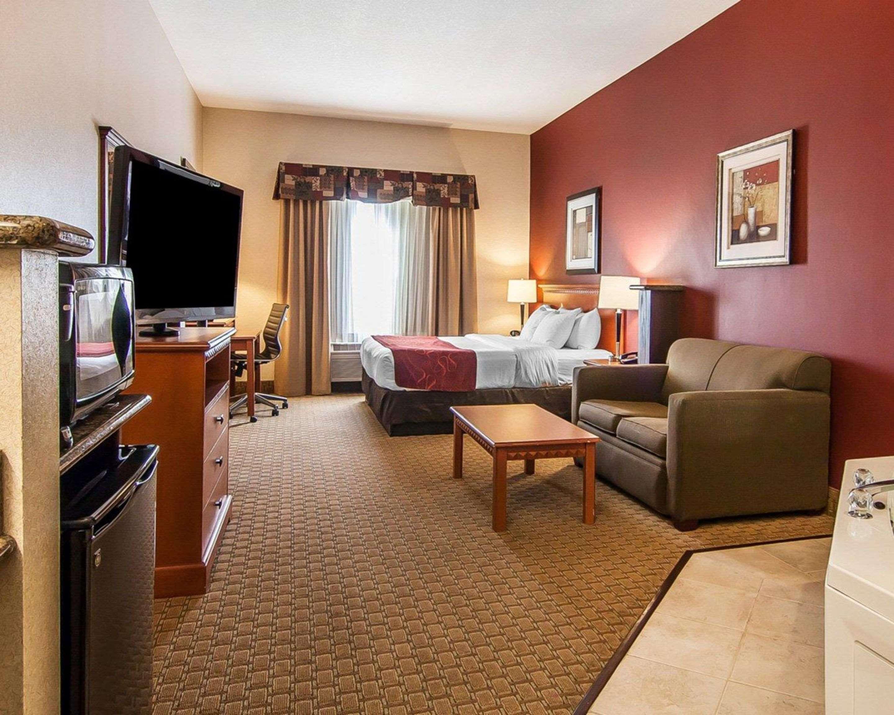 Comfort Suites Redmond Airport Exterior photo