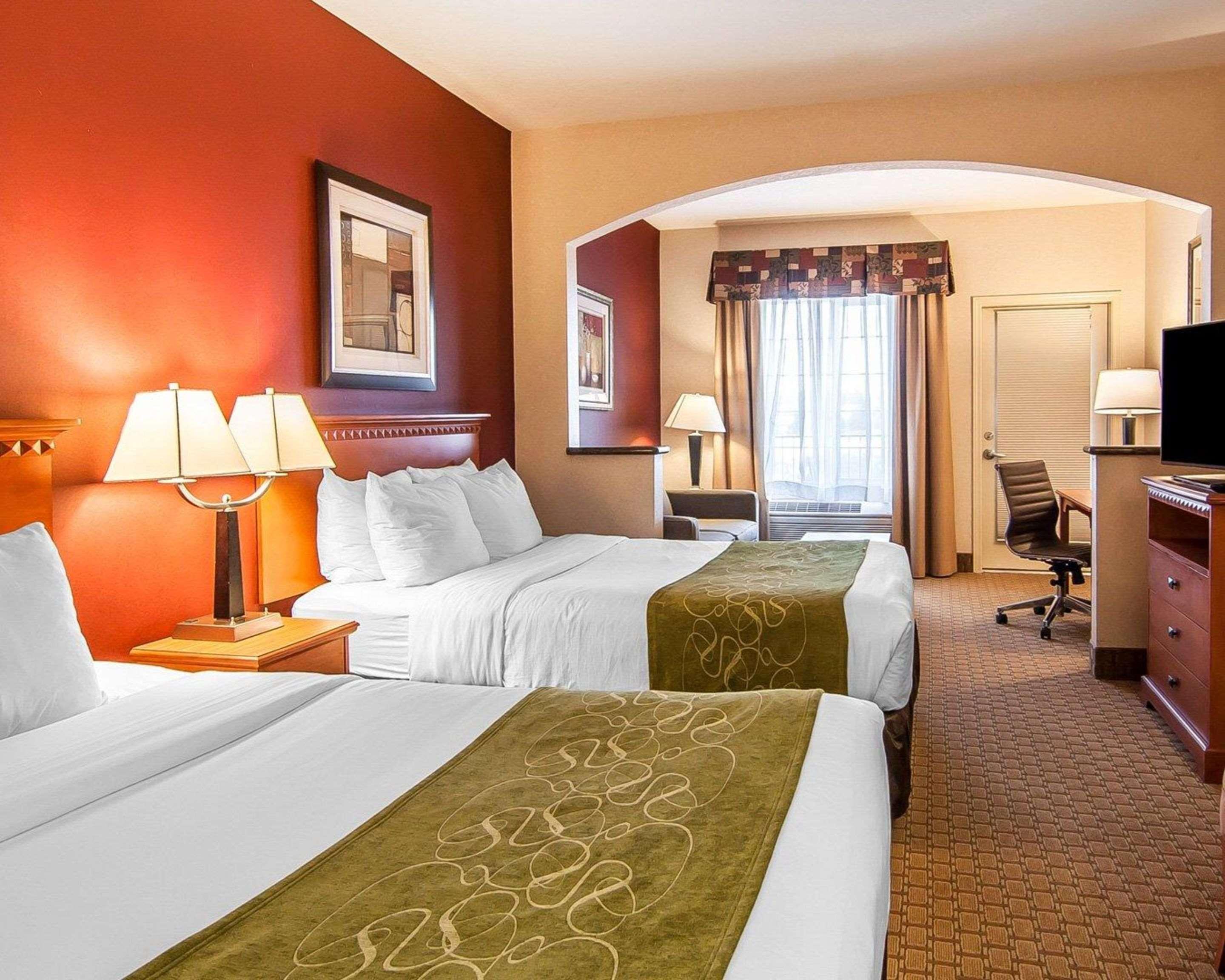Comfort Suites Redmond Airport Exterior photo