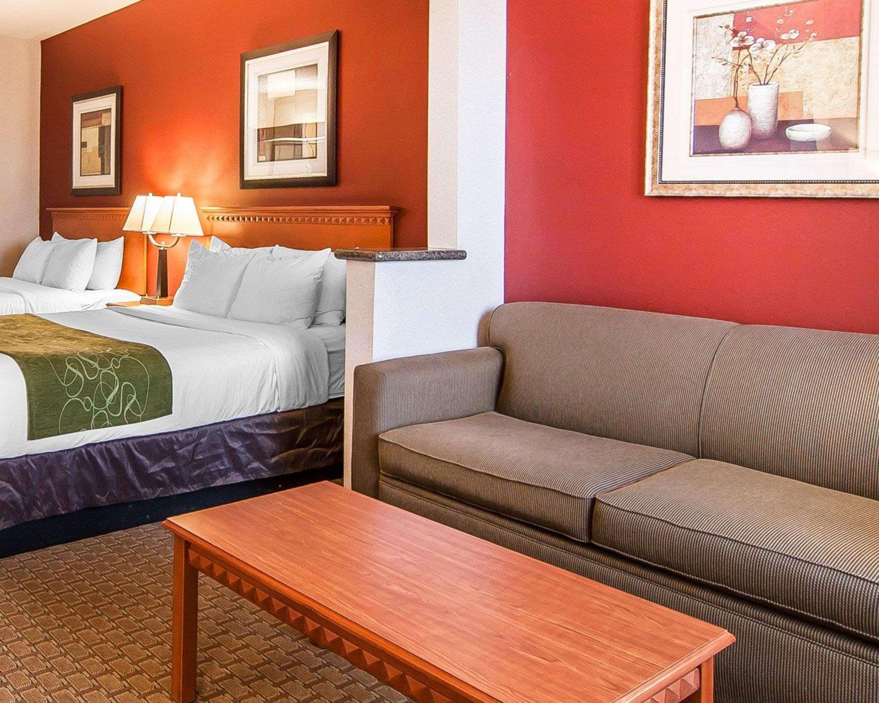 Comfort Suites Redmond Airport Exterior photo
