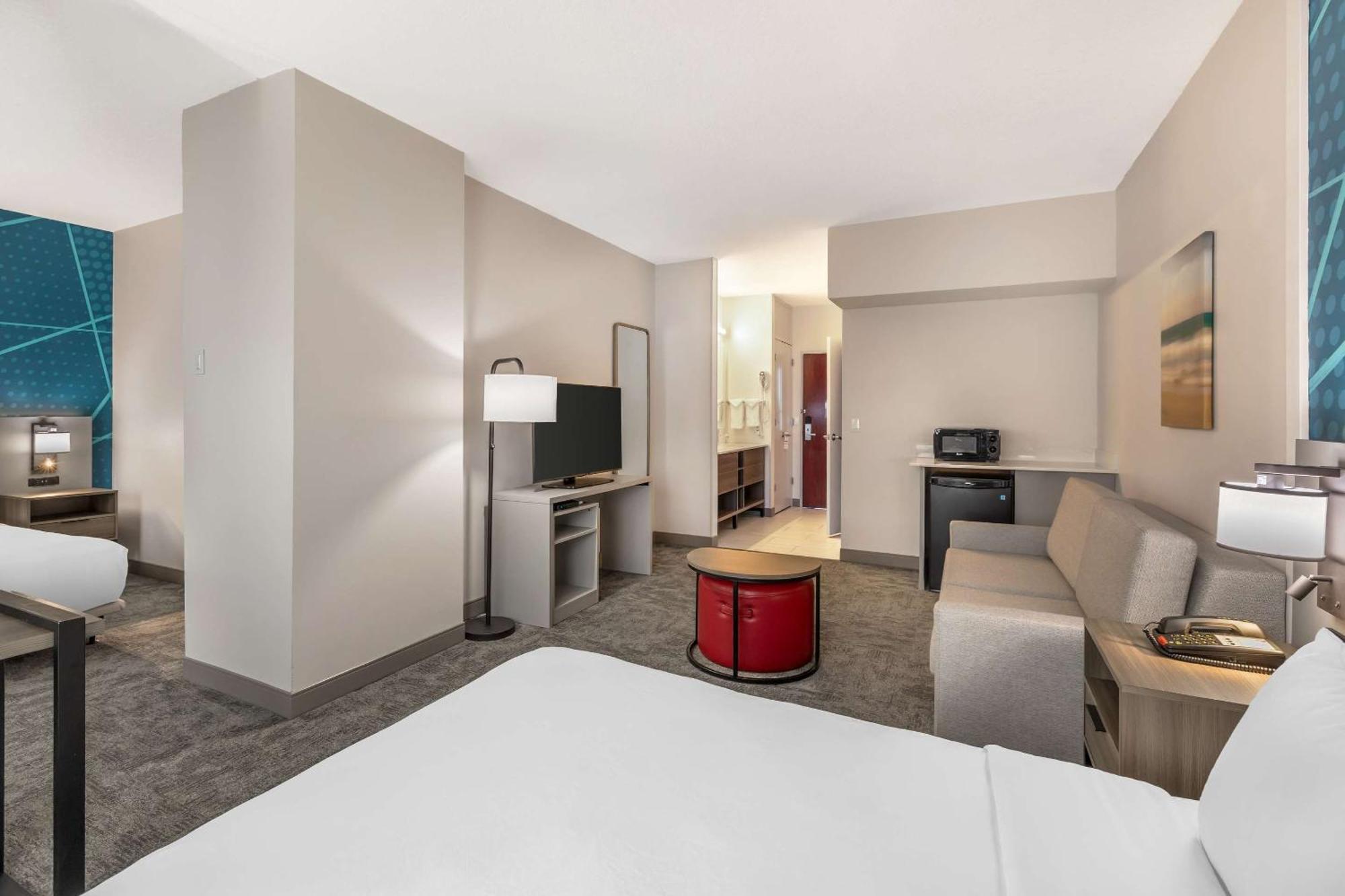 Comfort Suites Redmond Airport Exterior photo