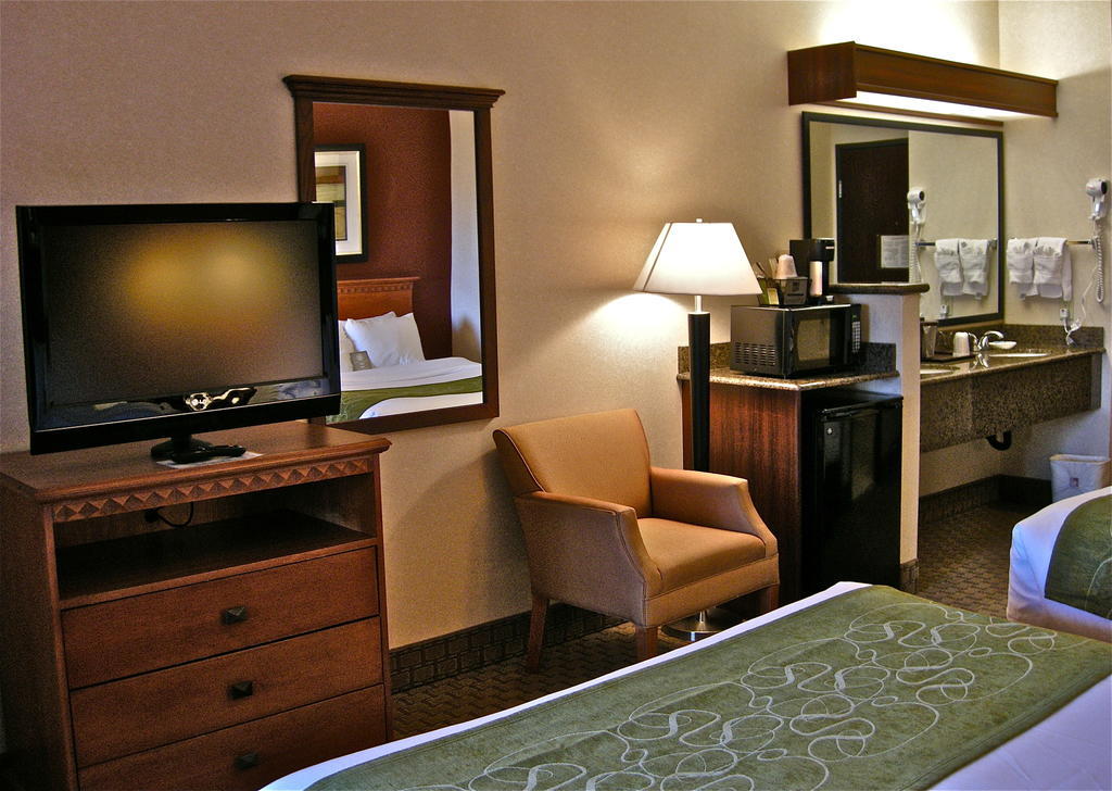 Comfort Suites Redmond Airport Exterior photo